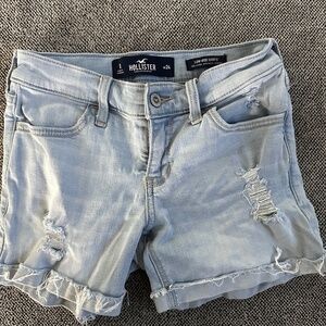 size 0 Hollister low rise 5in jean shorts